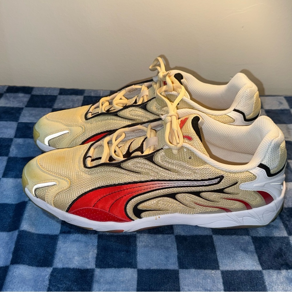 Puma Sneakers in Red and Tan